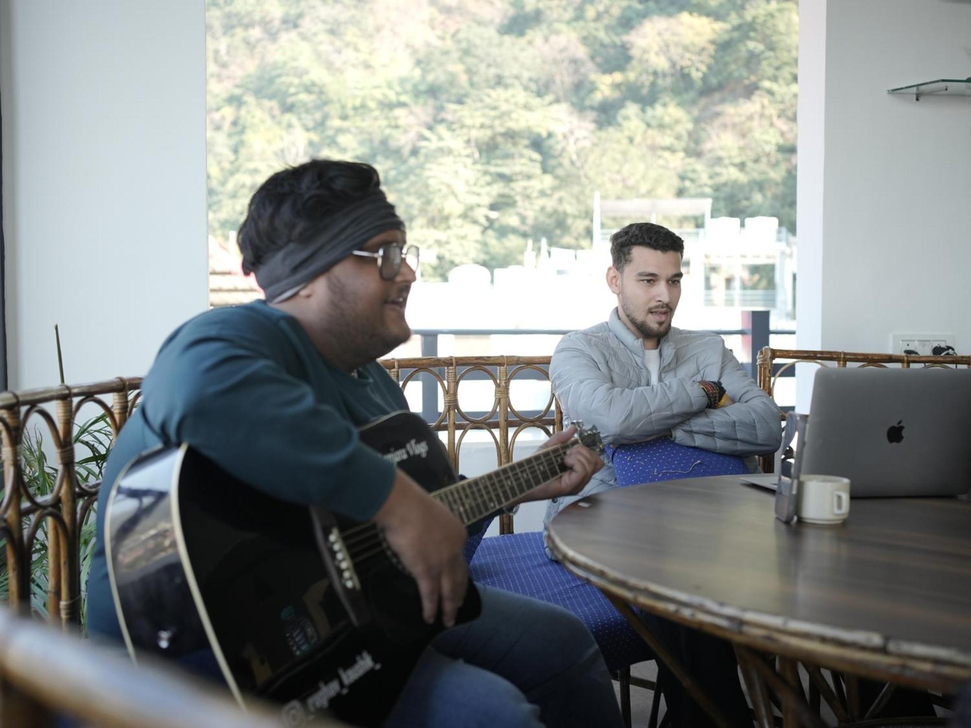 Skyard Rishikesh, Laxman Jhula Vandrarhem Exteriör bild