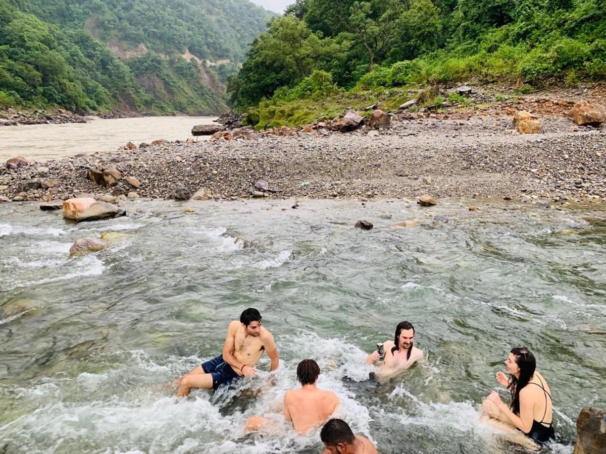 Skyard Rishikesh, Laxman Jhula Vandrarhem Exteriör bild